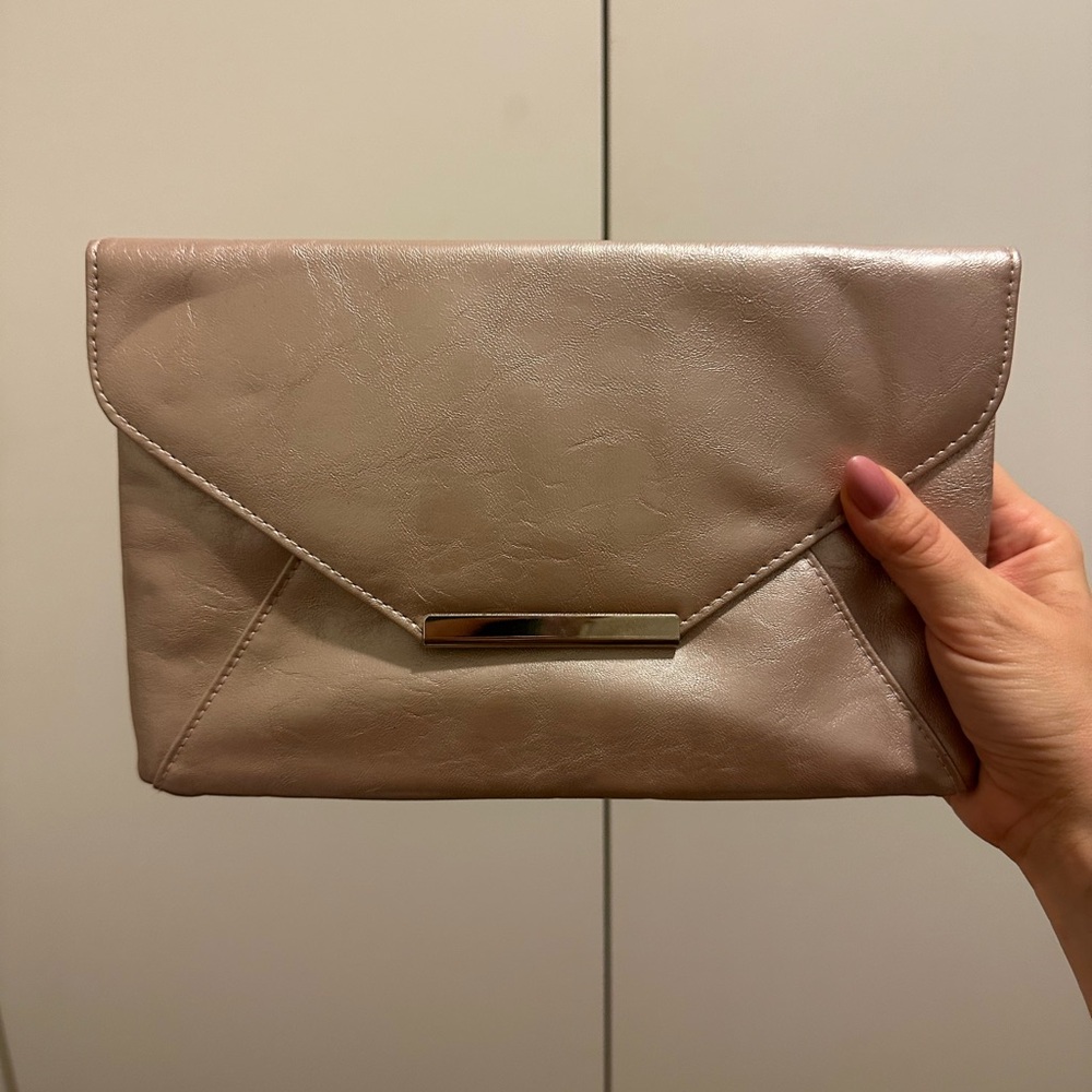 Light pink clutch. EXCELLENT CONDITION
